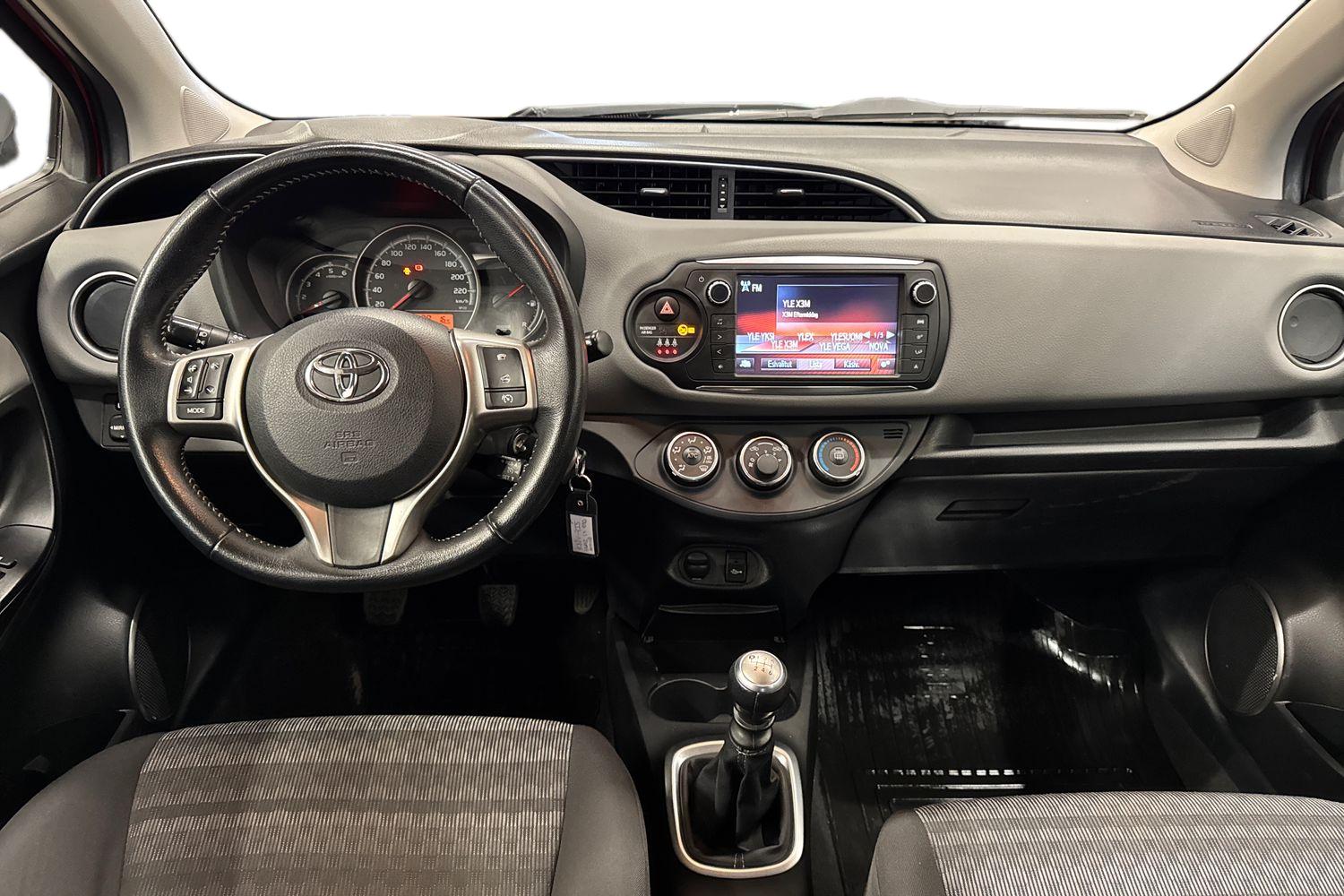 TOYOTA YARIS 2016