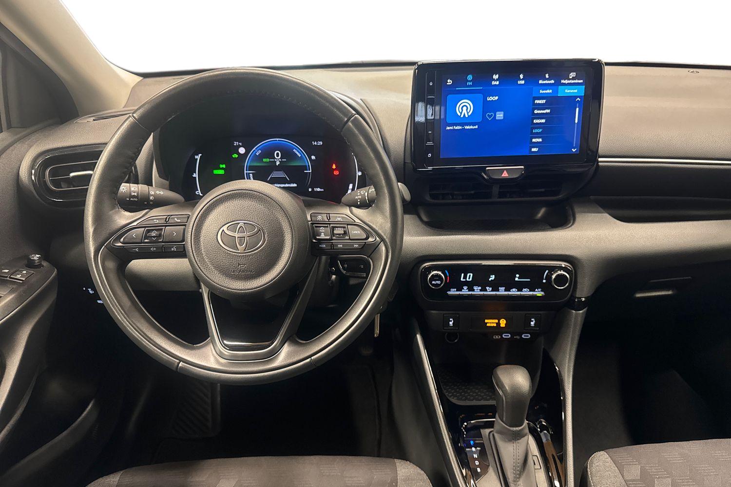 TOYOTA YARIS 2024