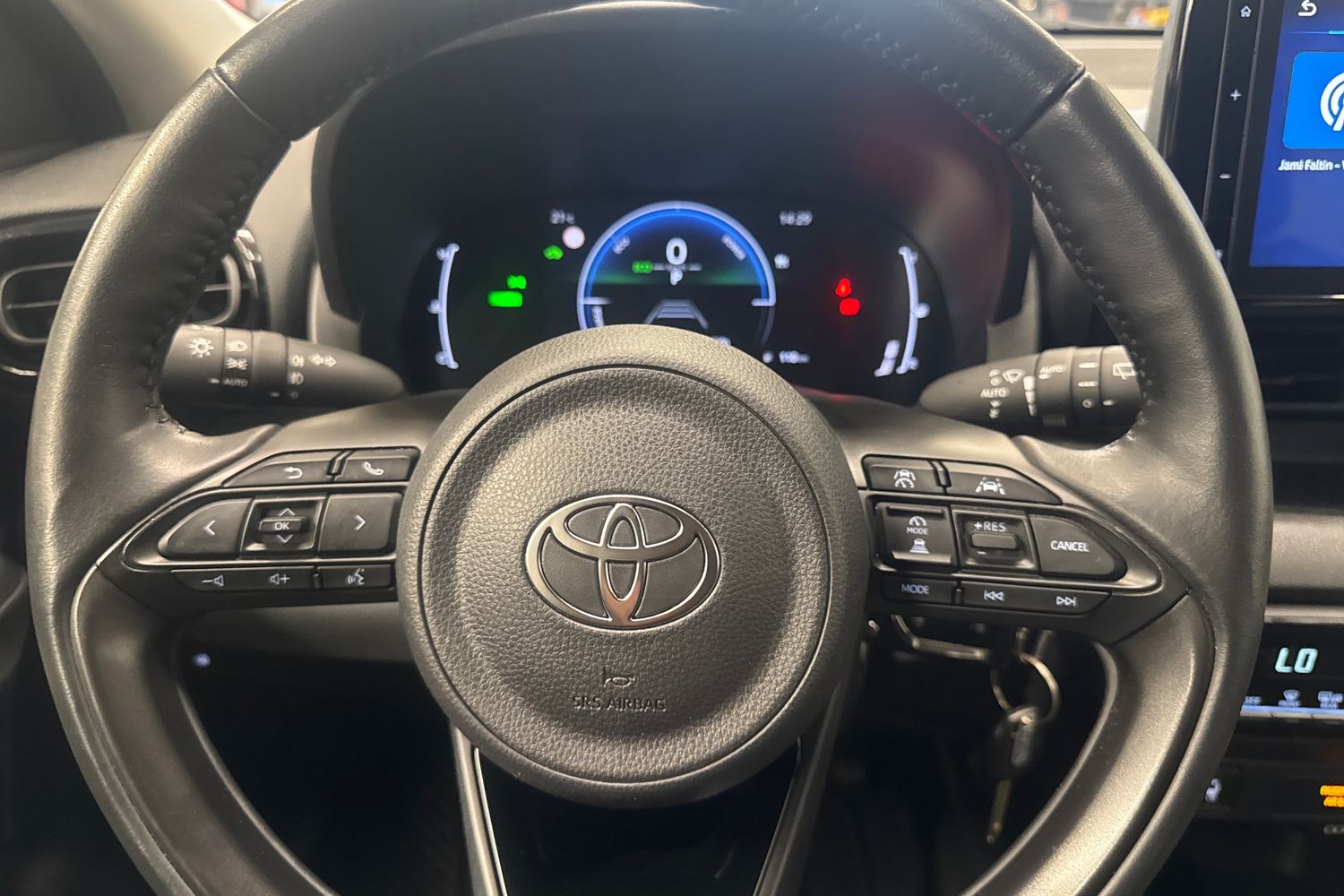 TOYOTA YARIS 2024