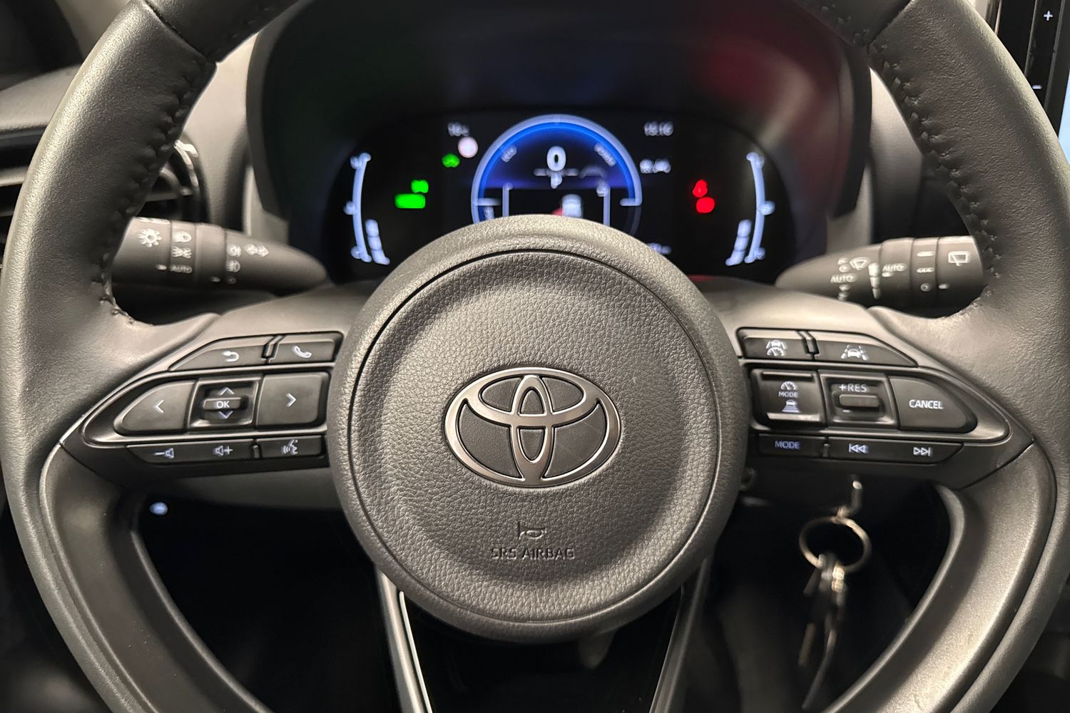 TOYOTA YARIS 2025