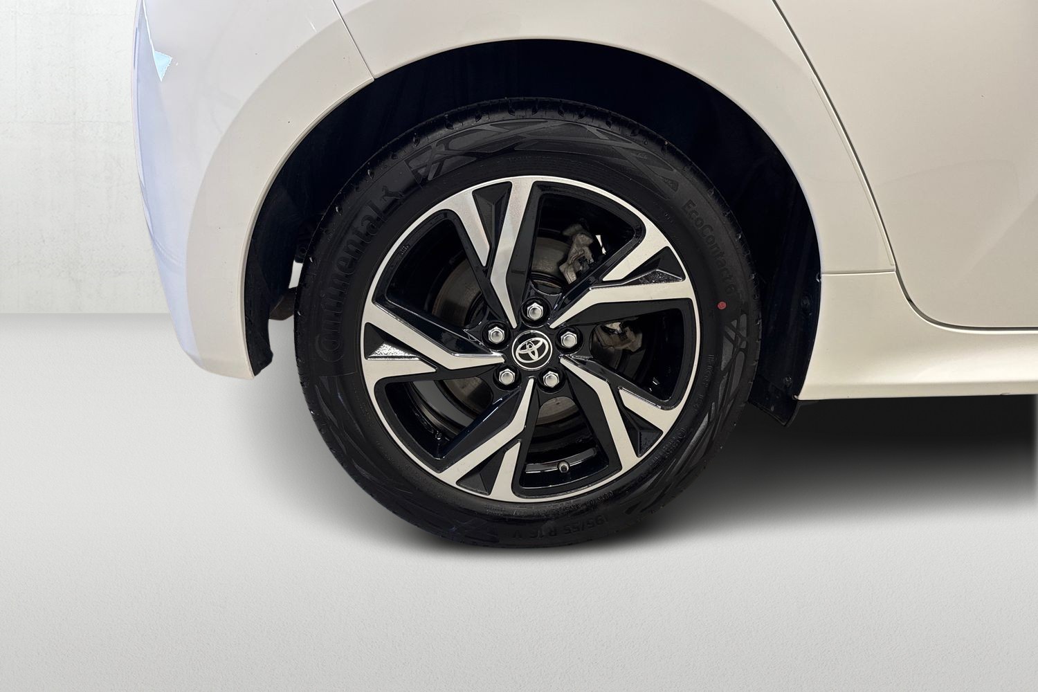 TOYOTA YARIS 2024