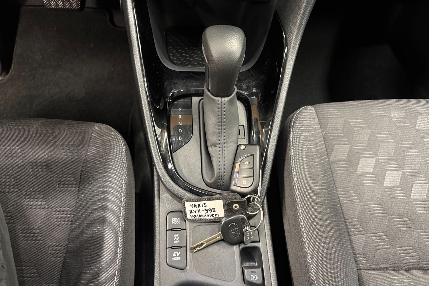 TOYOTA YARIS 2024