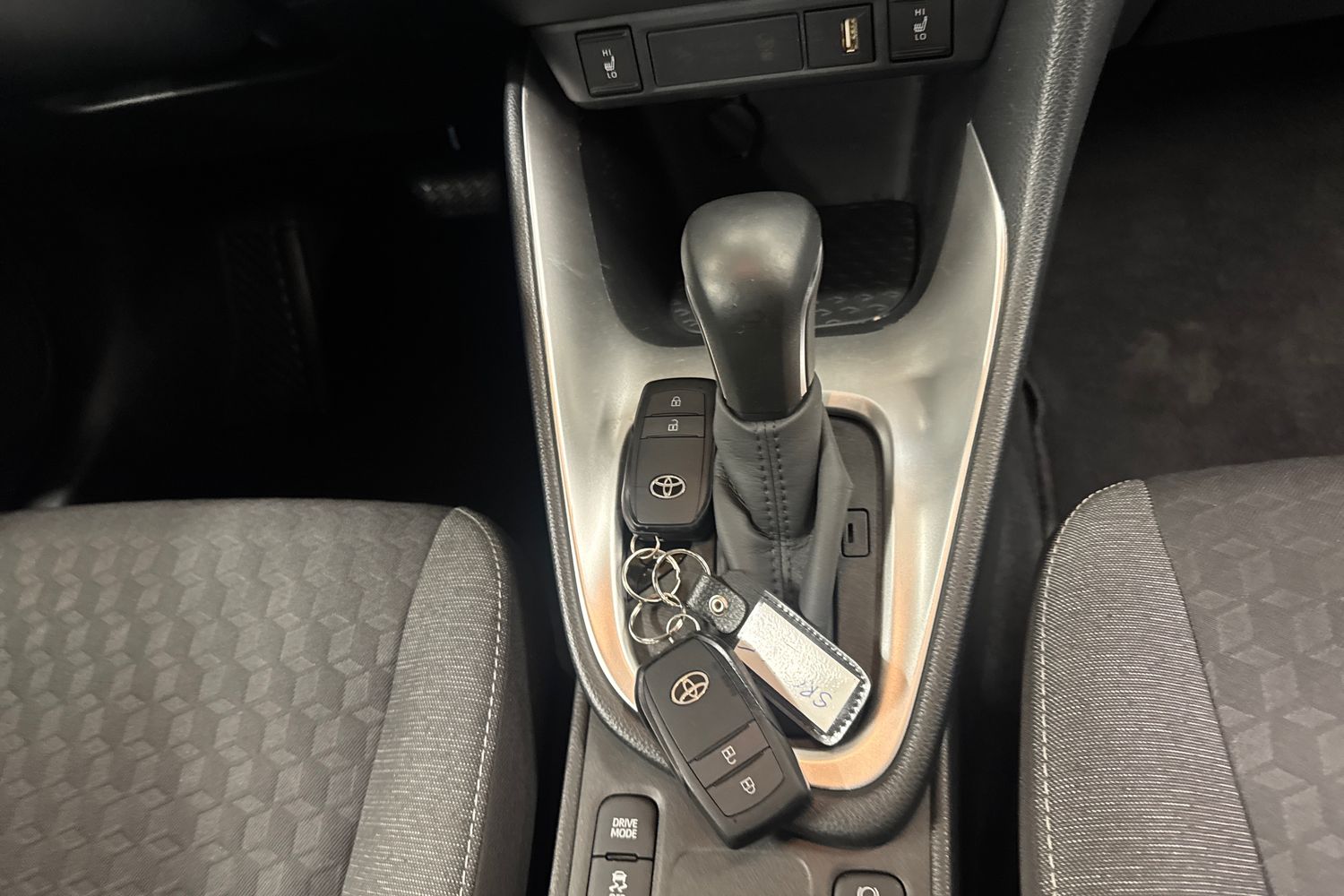 TOYOTA YARIS 2024