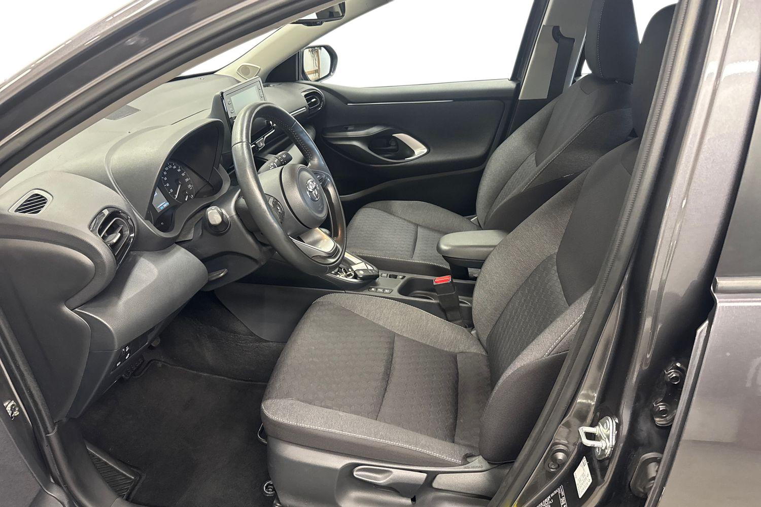 TOYOTA YARIS 2024