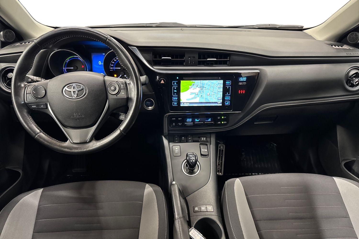 TOYOTA AURIS 2015