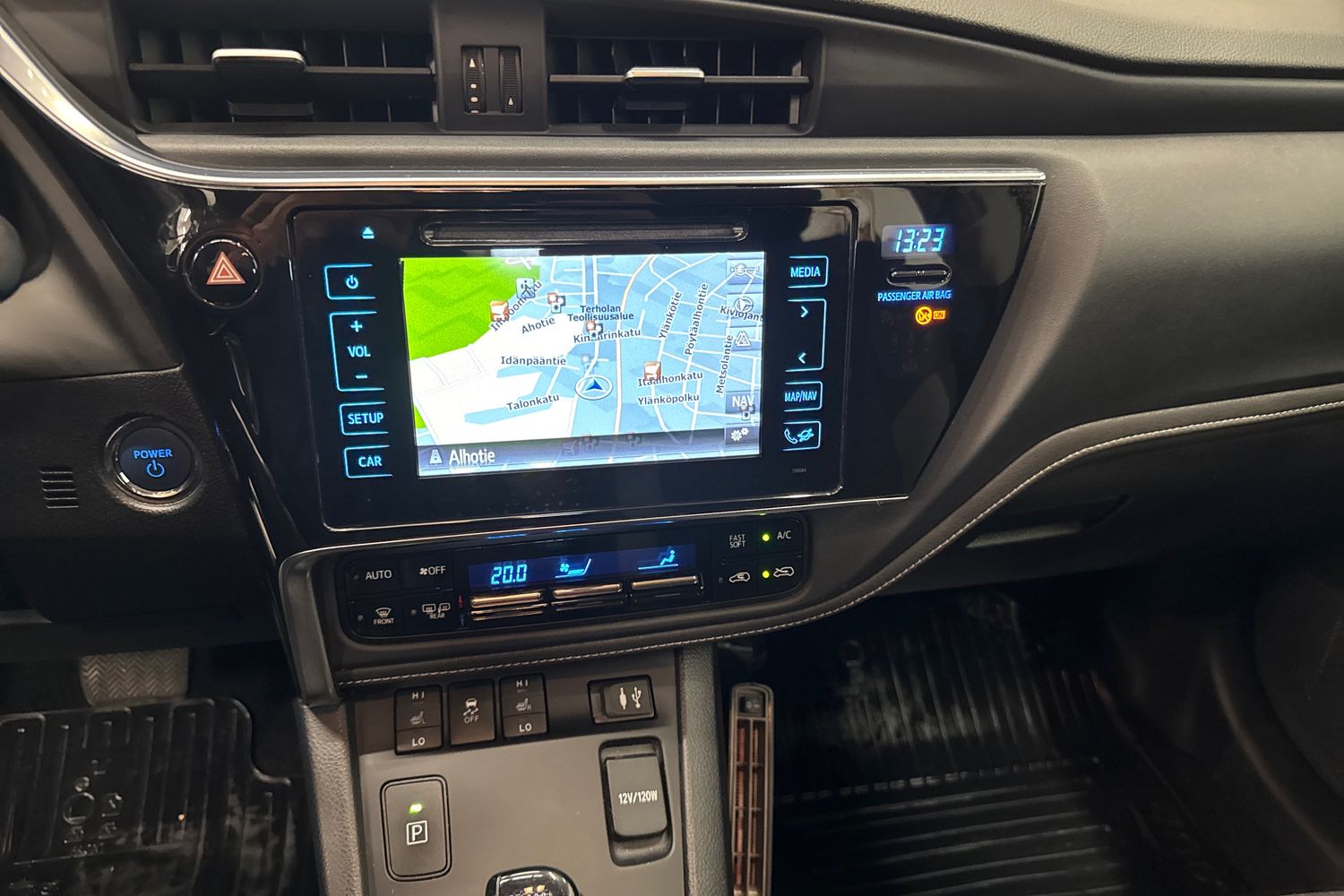 TOYOTA AURIS 2015