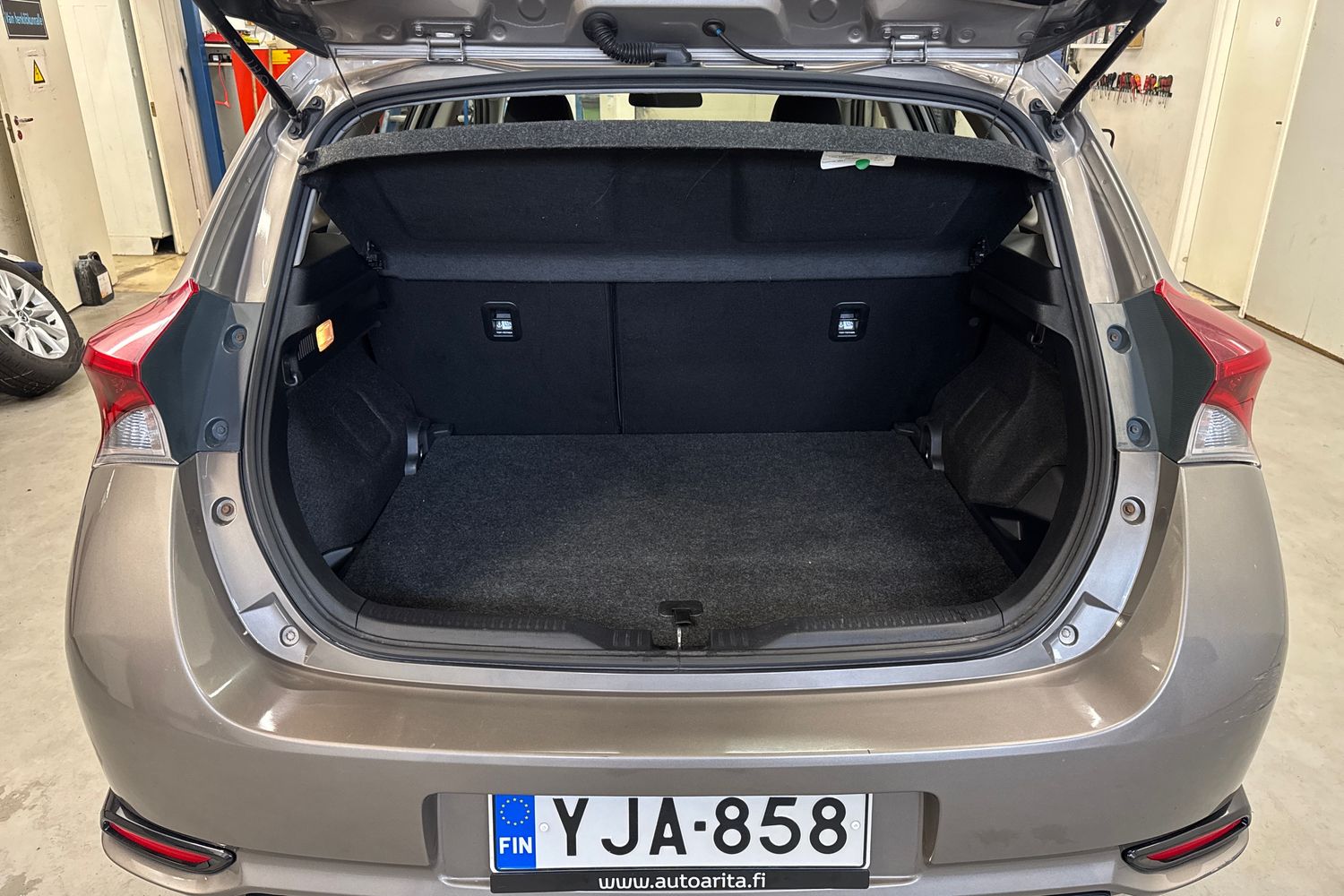 TOYOTA AURIS 2015