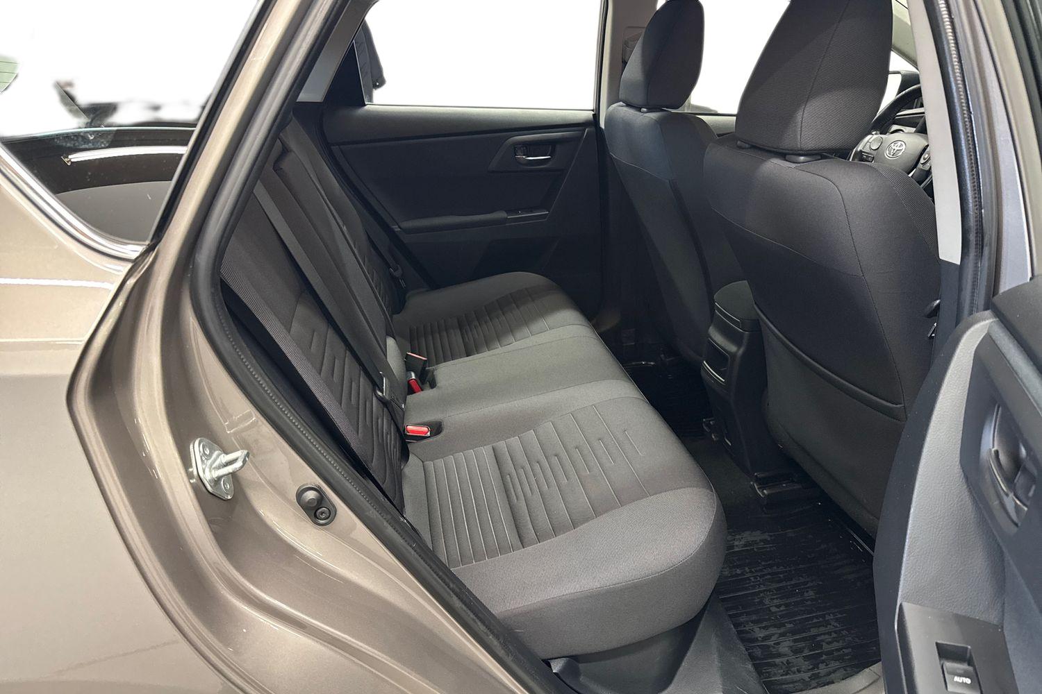 TOYOTA AURIS 2015