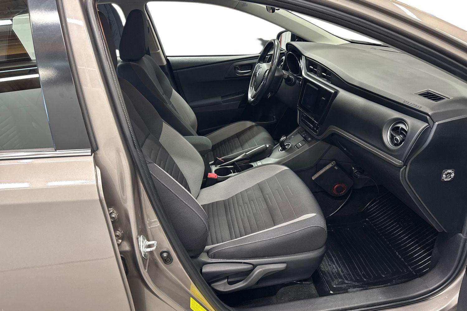 TOYOTA AURIS 2015