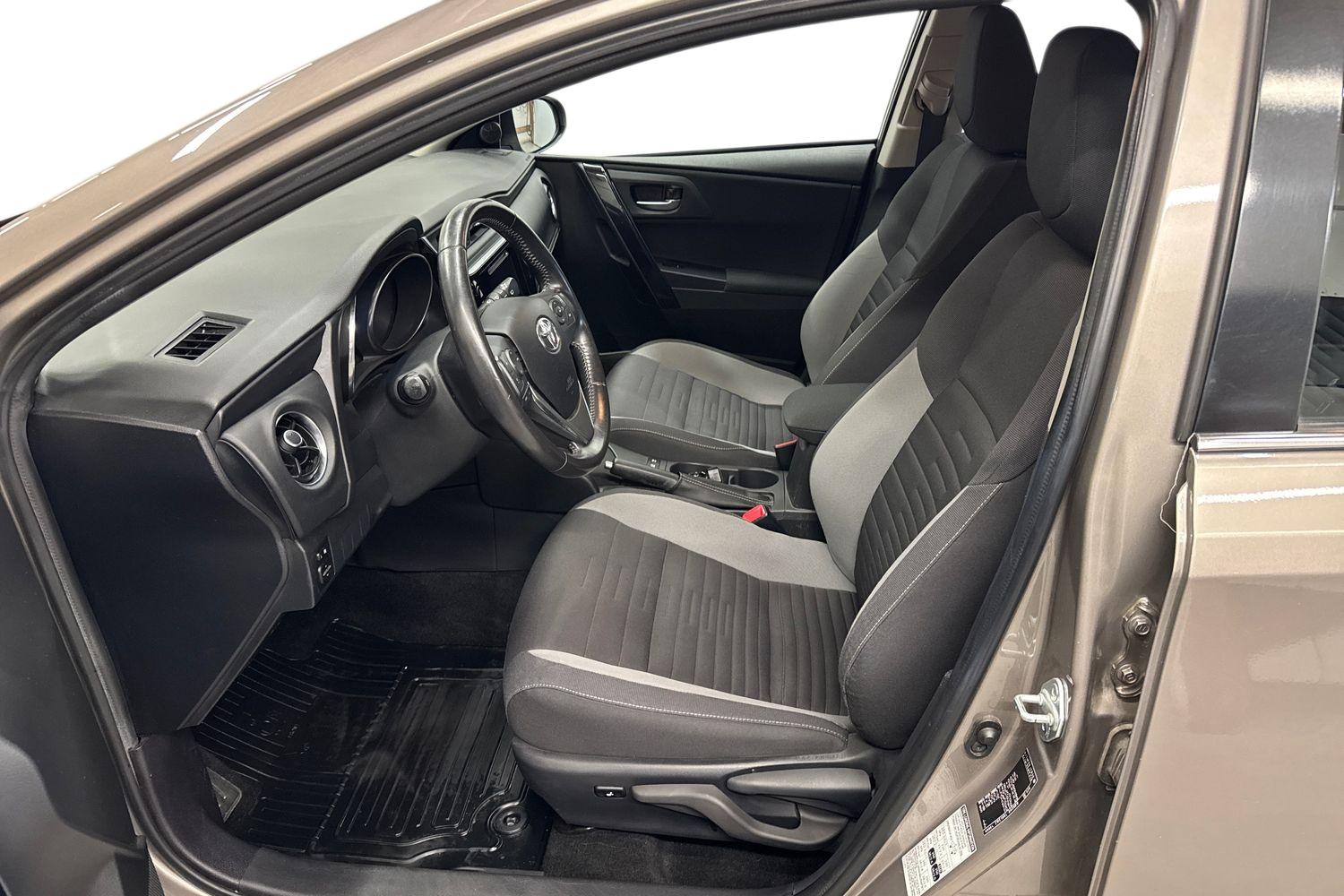 TOYOTA AURIS 2015