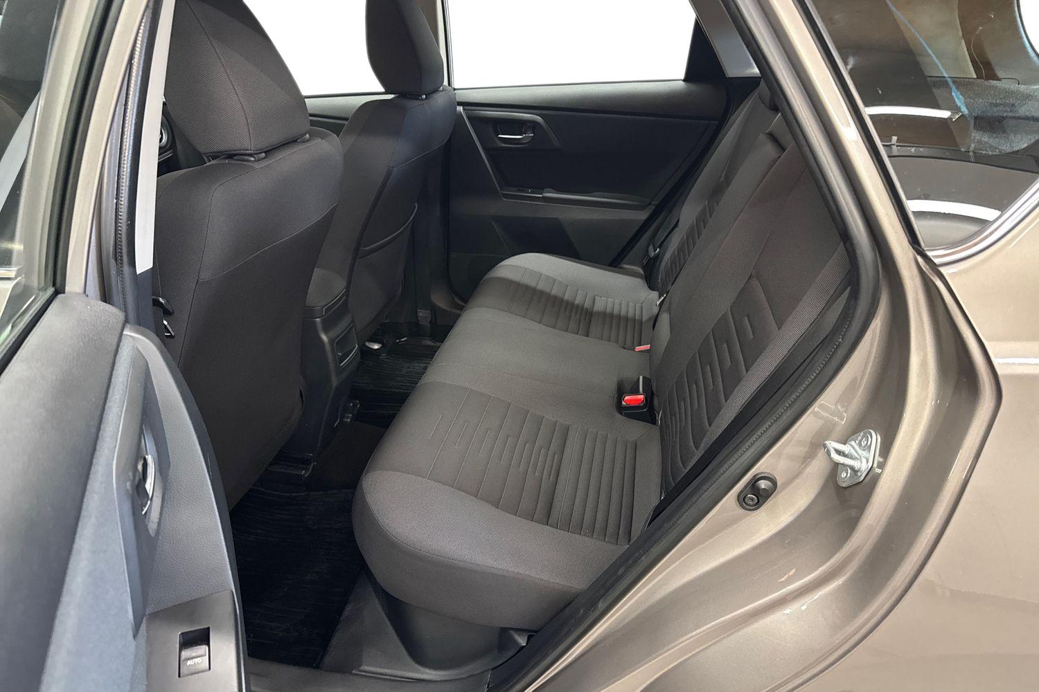 TOYOTA AURIS 2015
