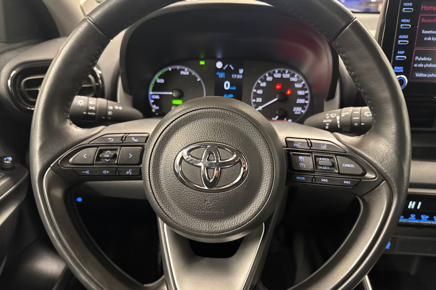 TOYOTA YARIS 2024