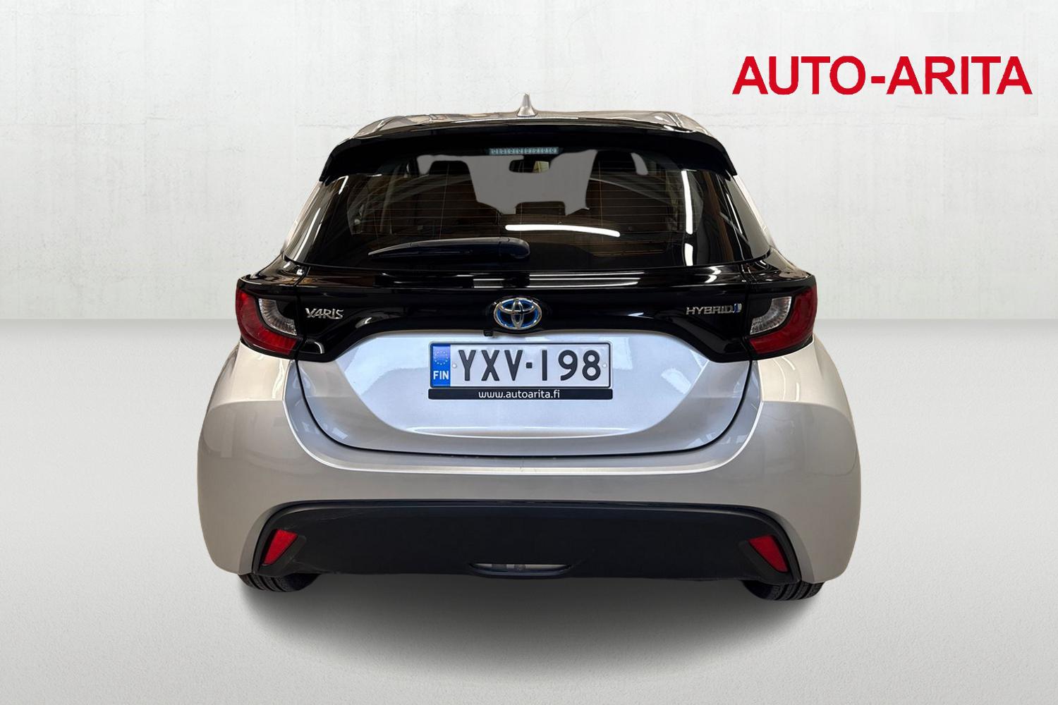 TOYOTA YARIS 2024
