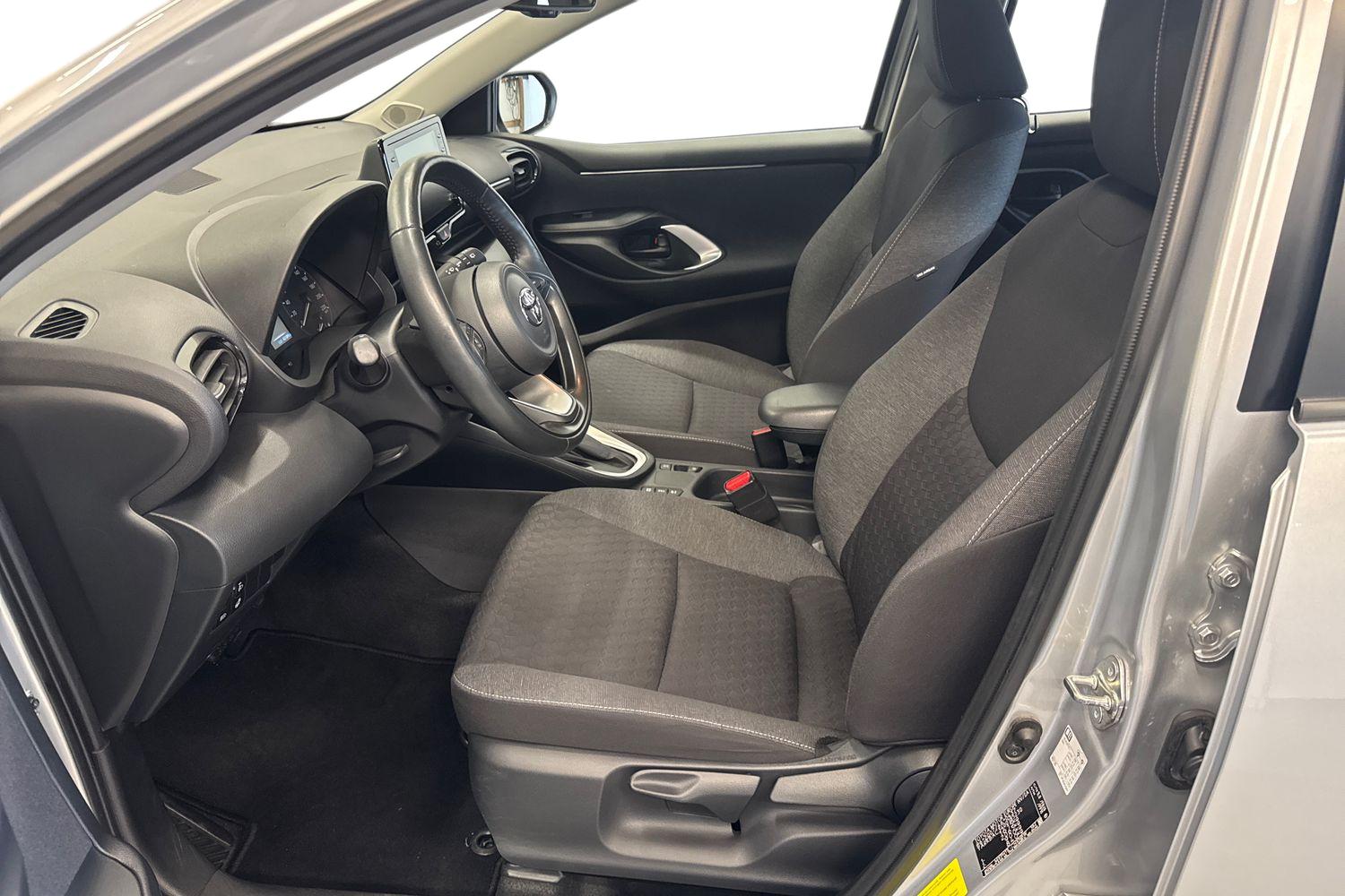 TOYOTA YARIS 2024