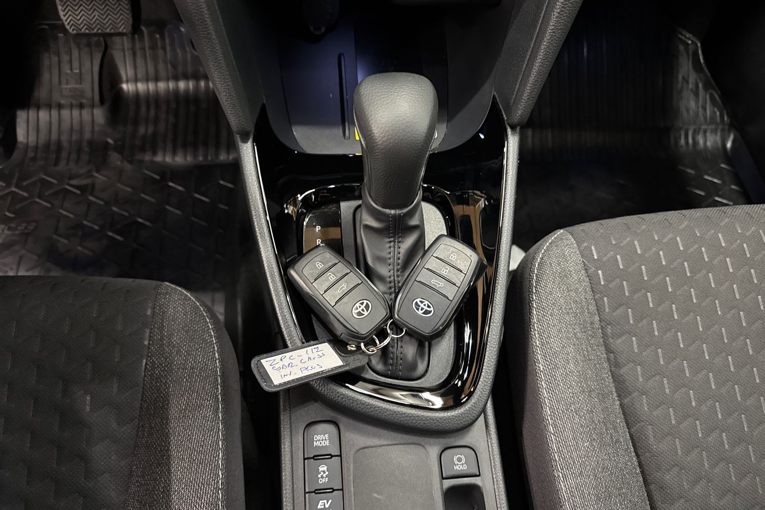 TOYOTA Yaris Cross 2024