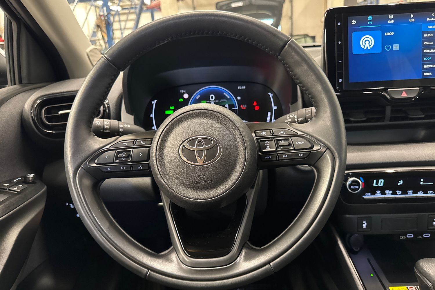 TOYOTA YARIS 2025