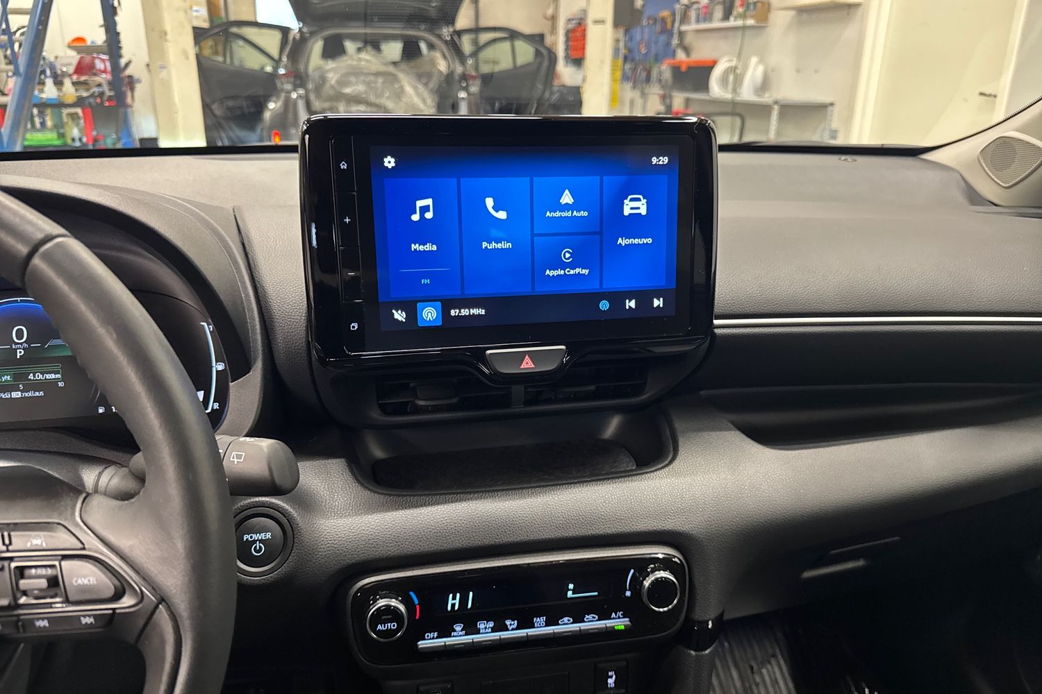 TOYOTA YARIS 2025