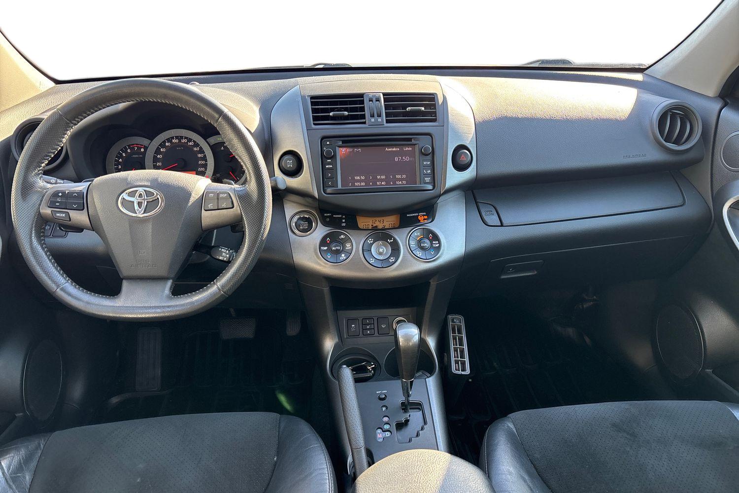 TOYOTA RAV4 2013