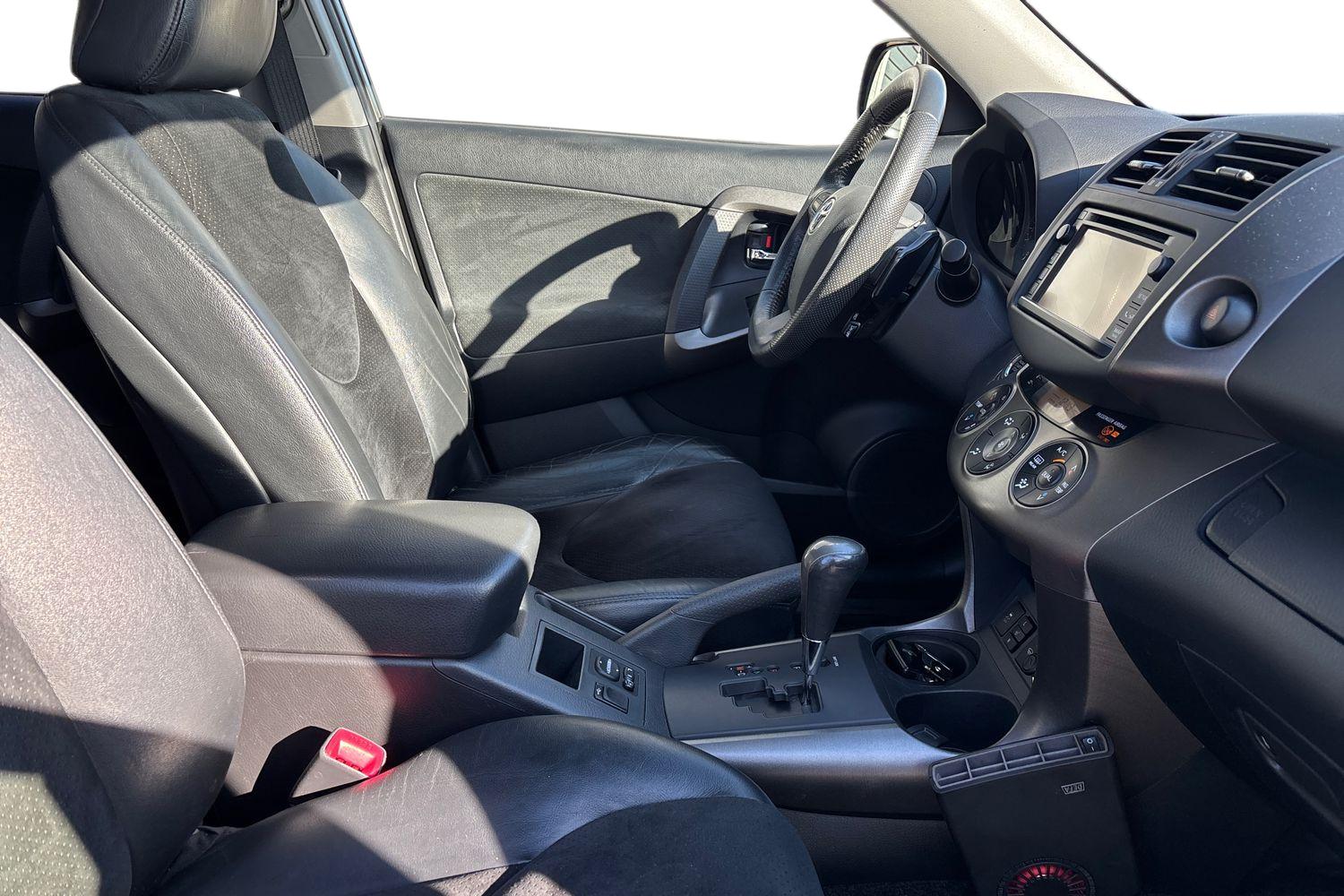 TOYOTA RAV4 2013