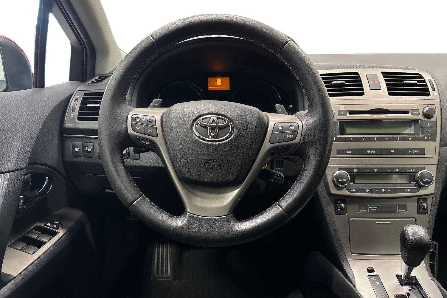 TOYOTA AVENSIS 2011