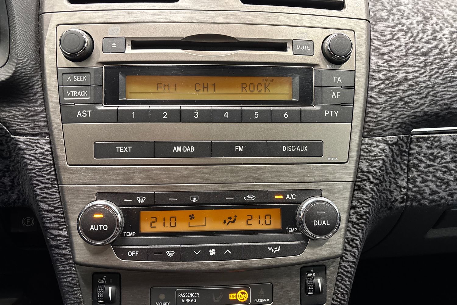 TOYOTA AVENSIS 2011