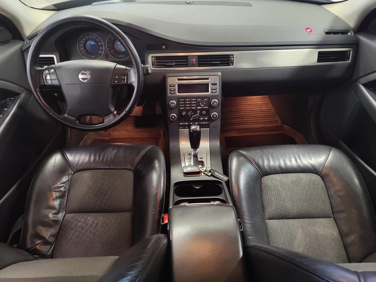VOLVO V70 2009