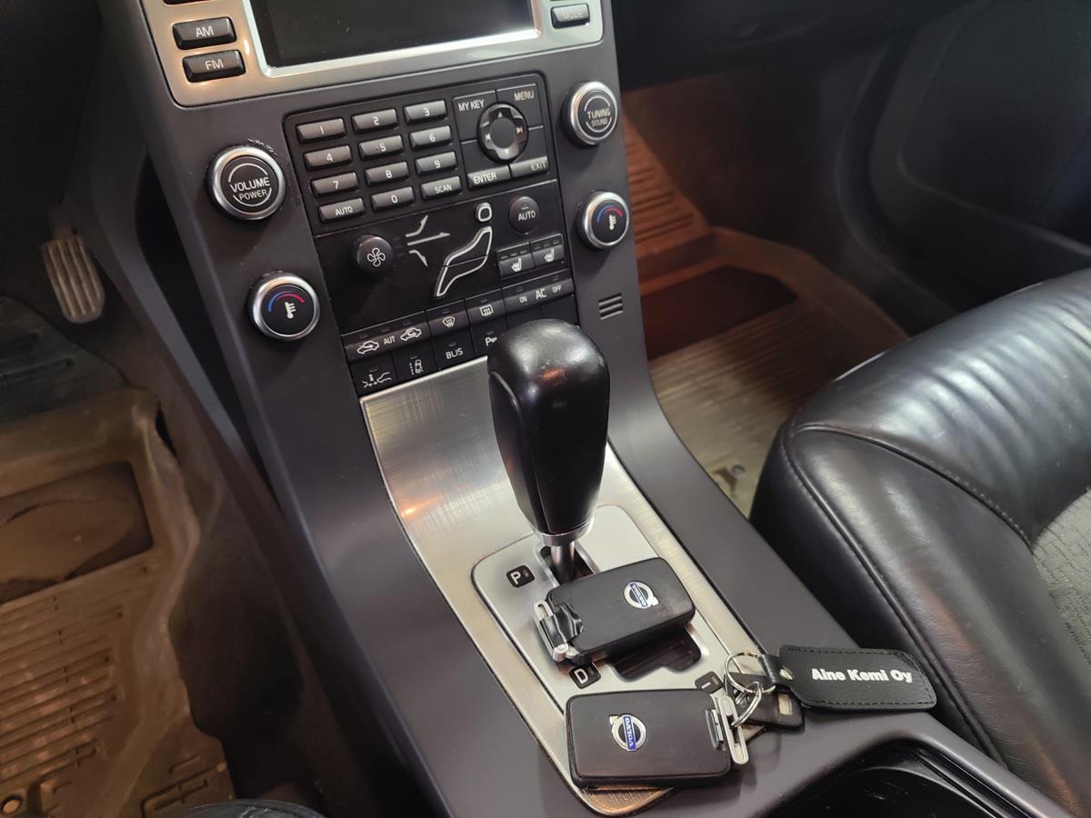 VOLVO V70 2009
