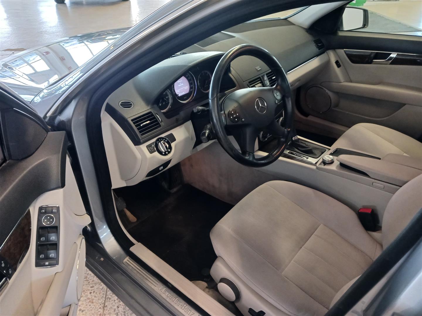 MERCEDES-BENZ C 2009