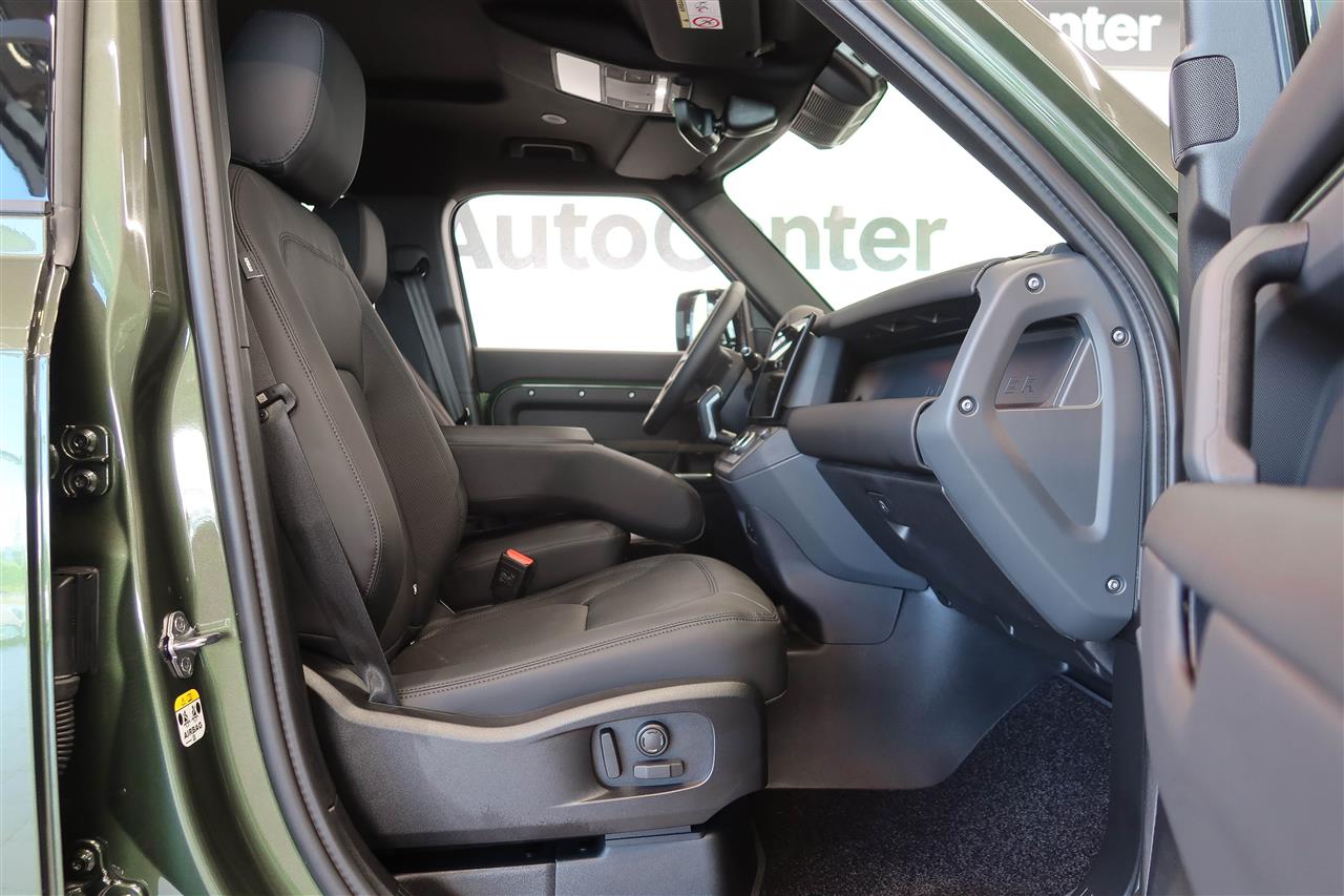 Land Rover Defender 2026