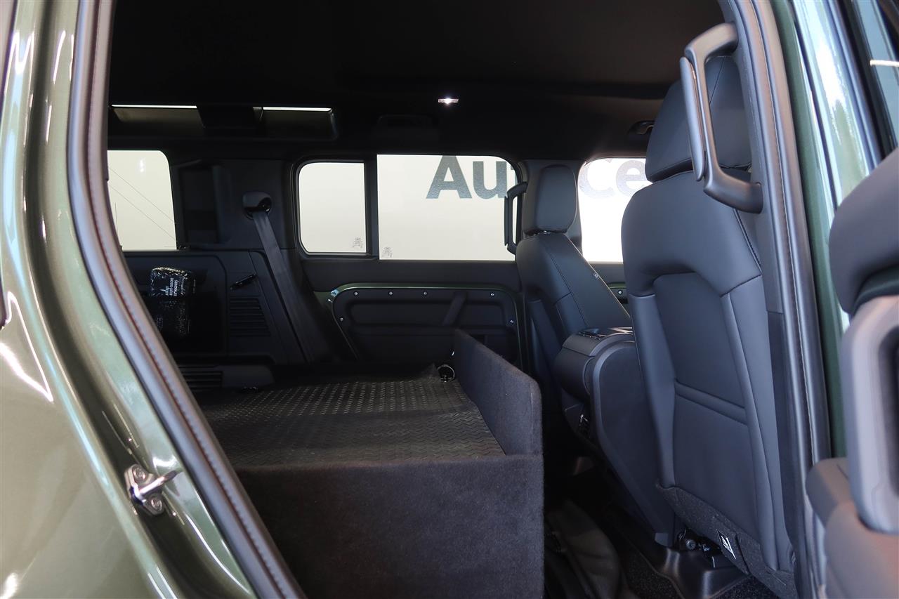 Land Rover Defender 2026
