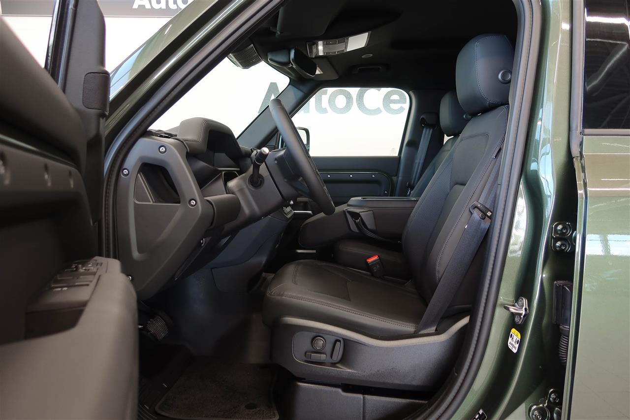 Land Rover Defender 2026