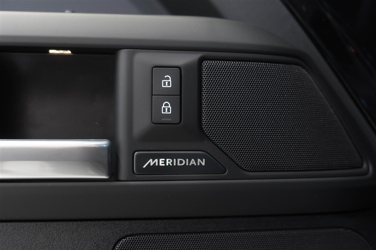 Land Rover Defender 2026