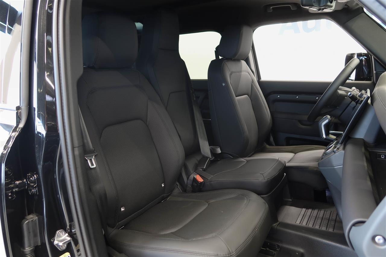 Land Rover Defender 2026