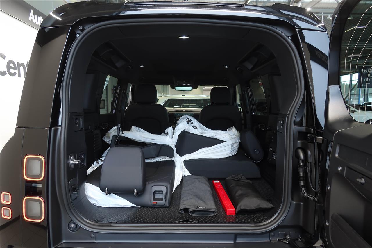 Land Rover Defender 2026