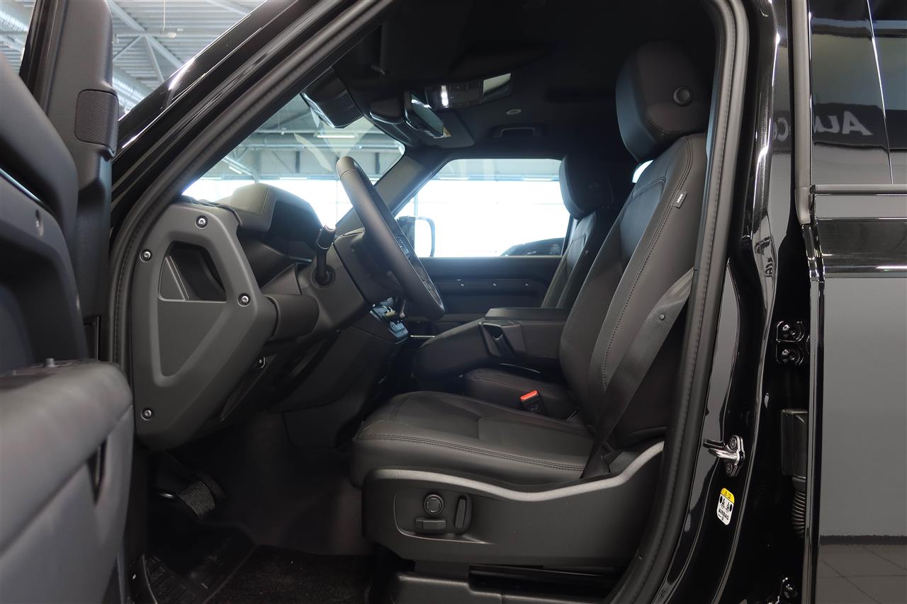 Land Rover Defender 2026