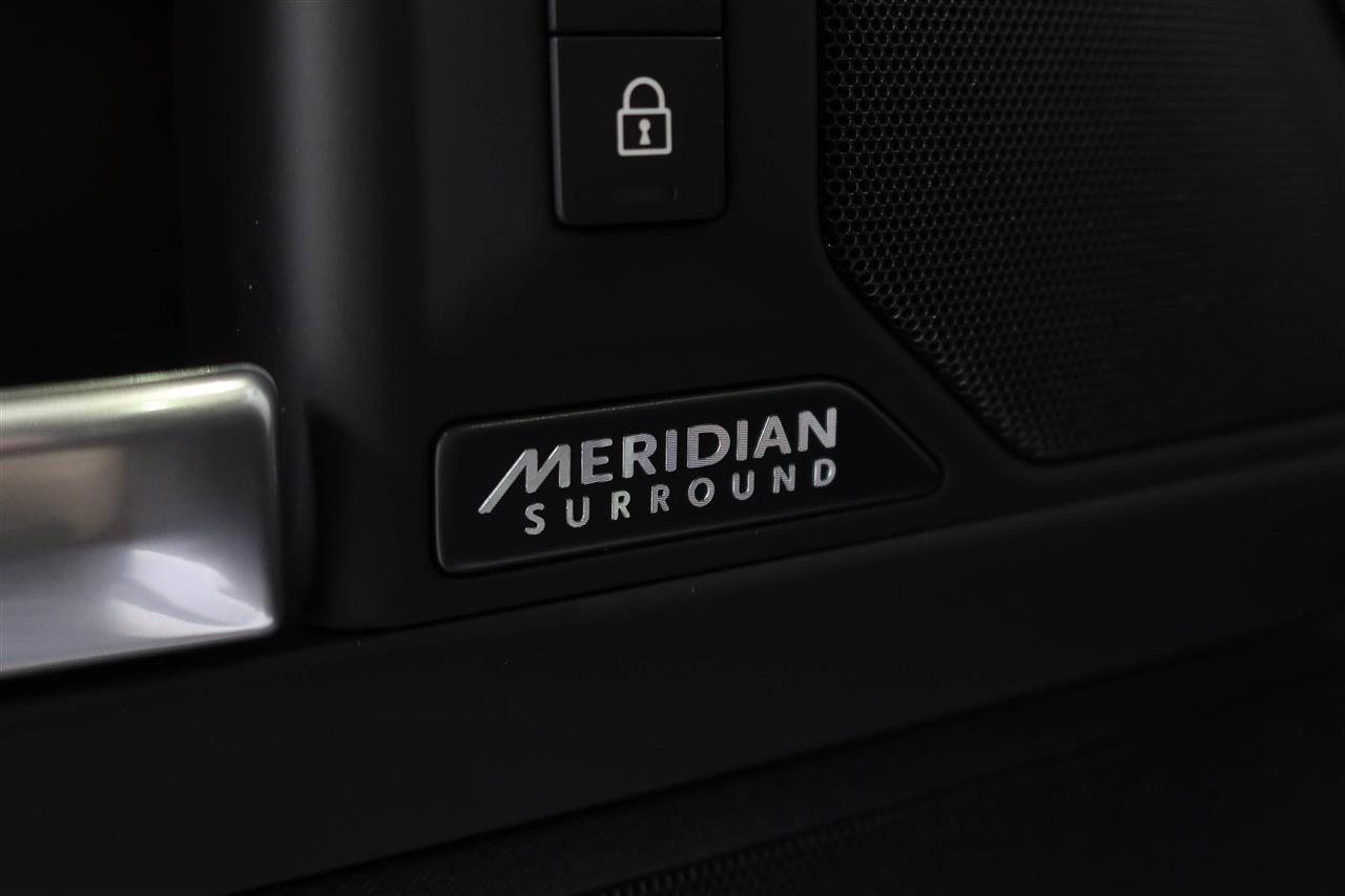 Land Rover Defender 2026