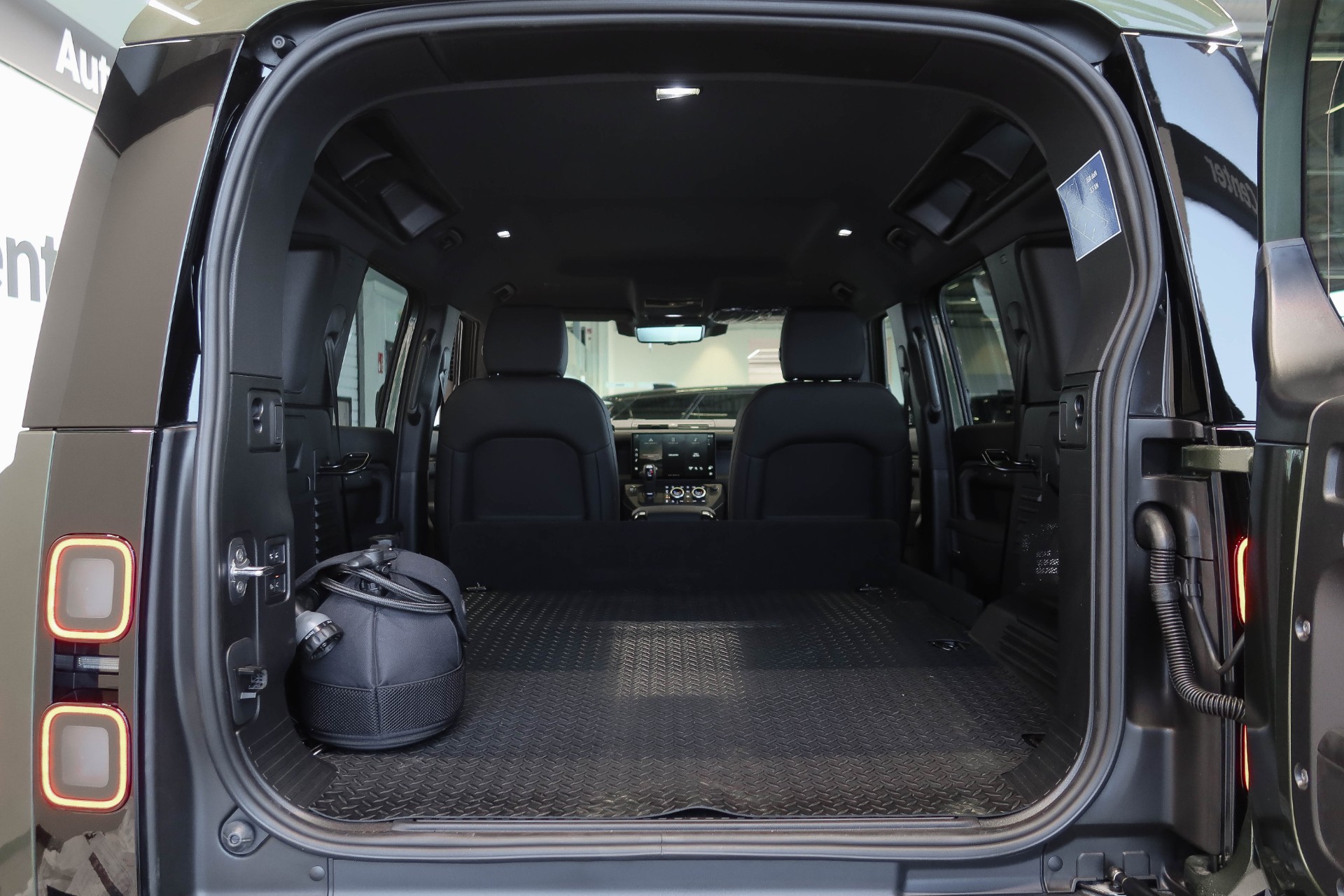 Land Rover Defender 2026