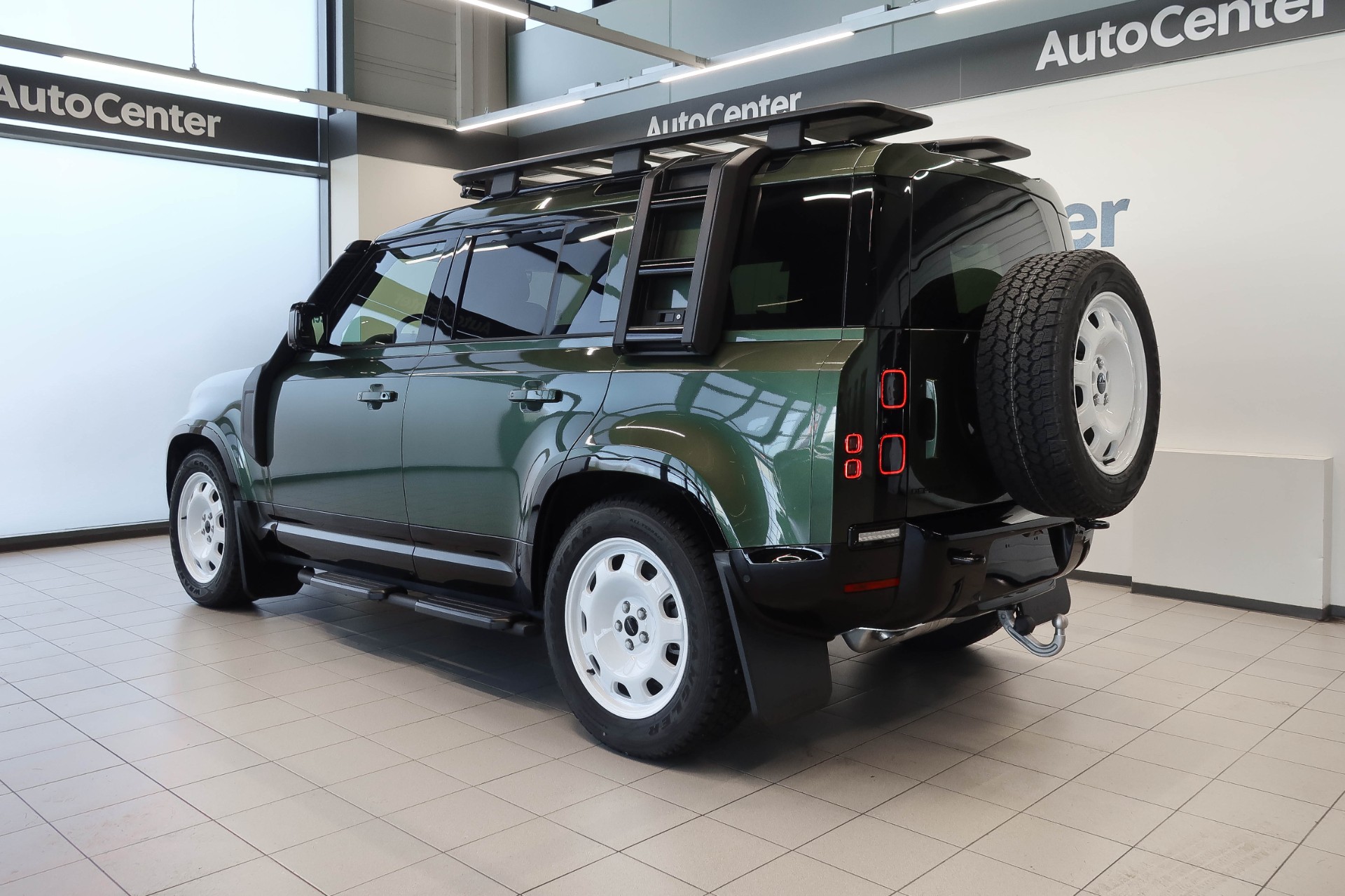 Land Rover Defender 2026