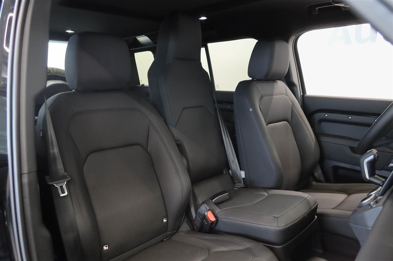 Land Rover Defender 2026