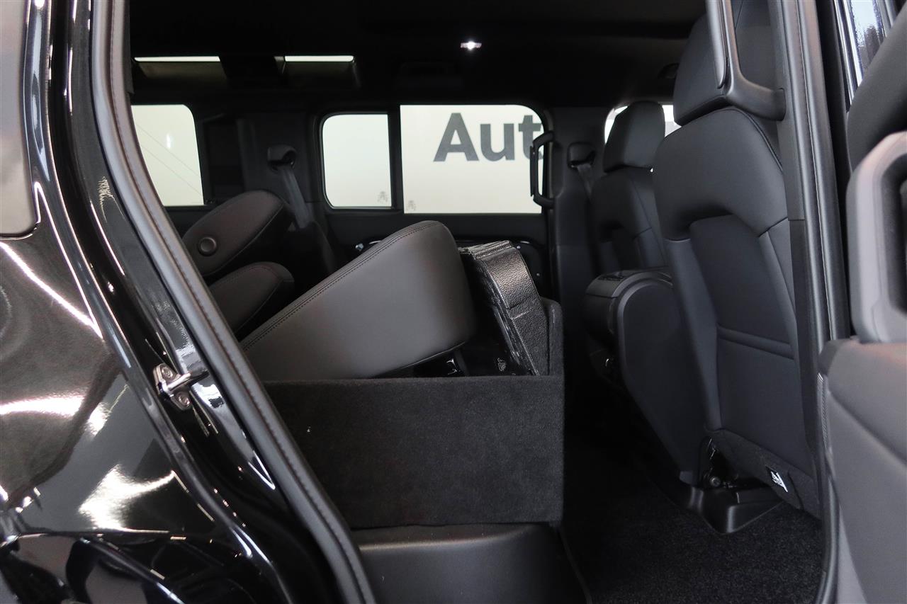 Land Rover Defender 2026