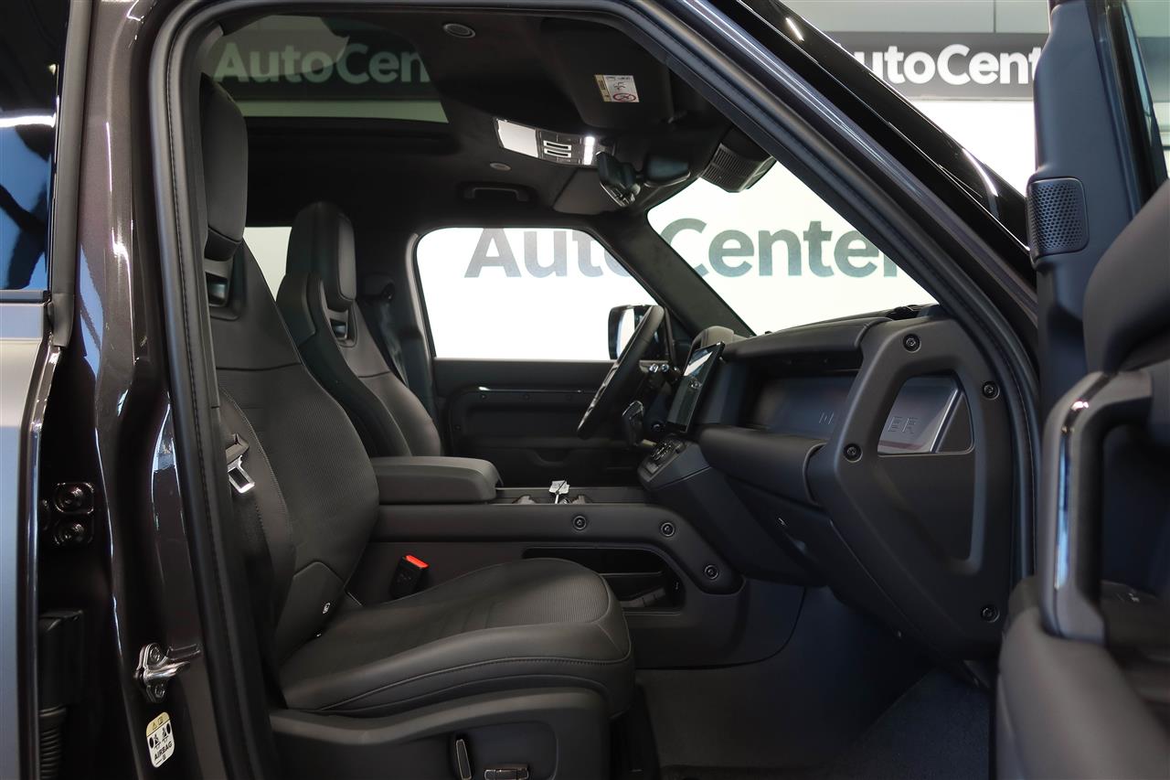 Land Rover Defender 2026