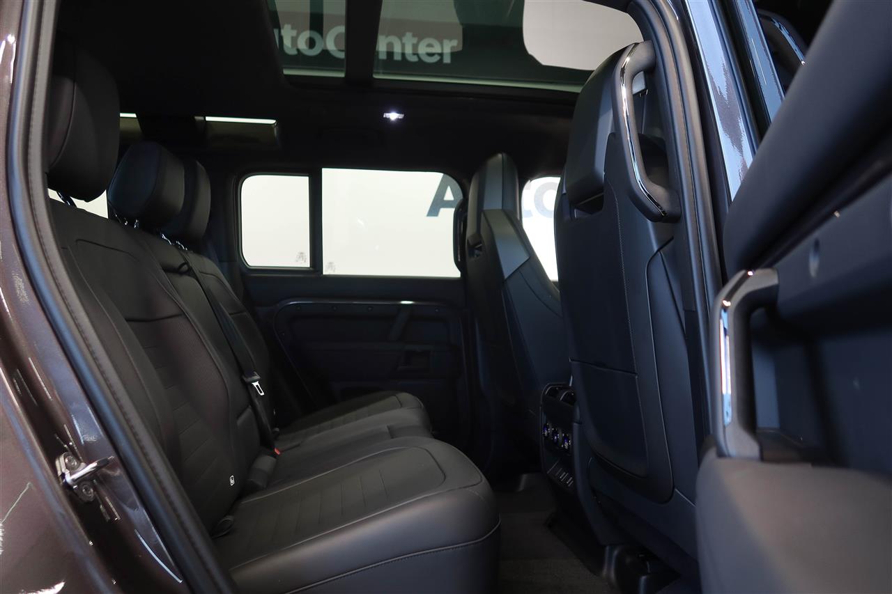 Land Rover Defender 2026