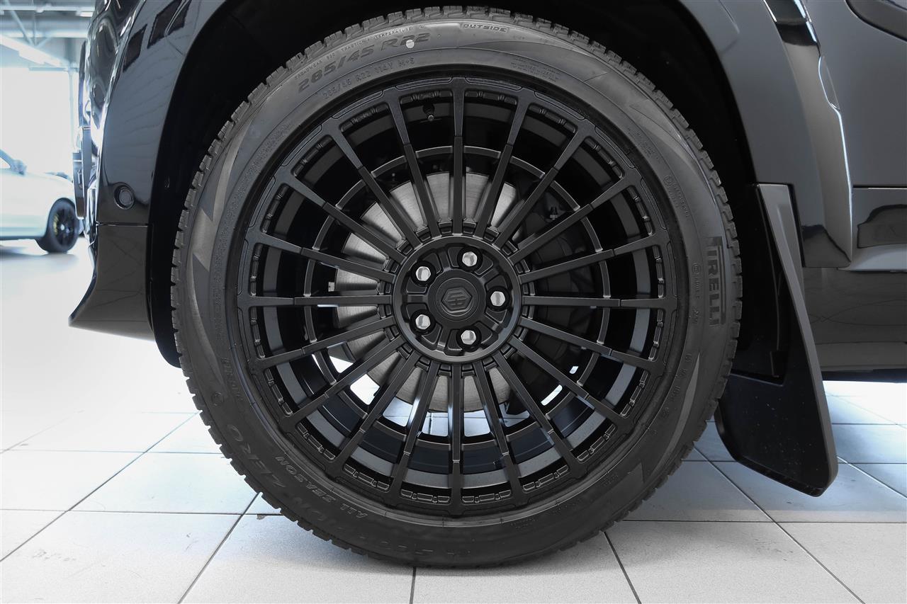Land Rover Defender 2026