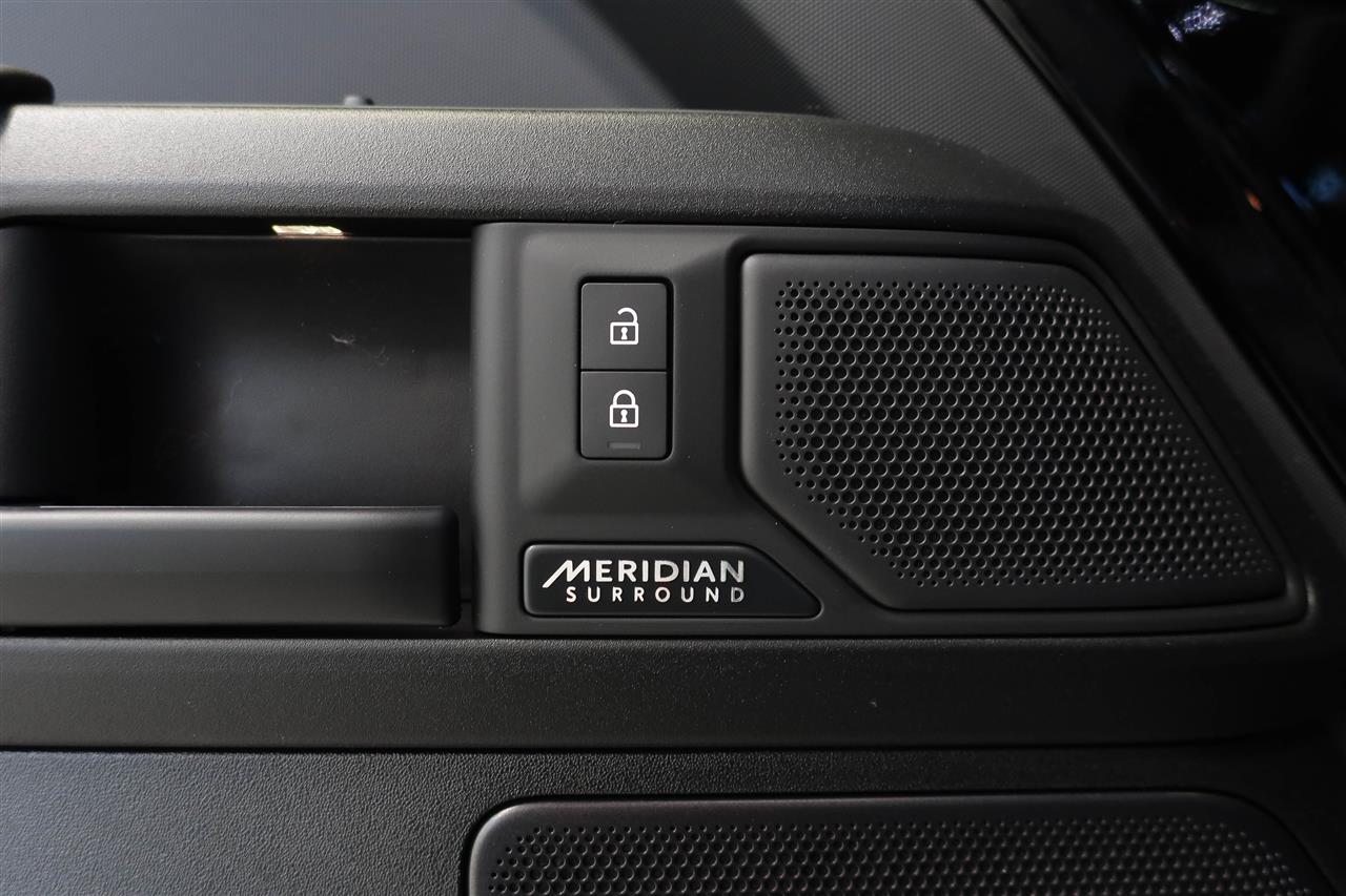 Land Rover Defender 2026