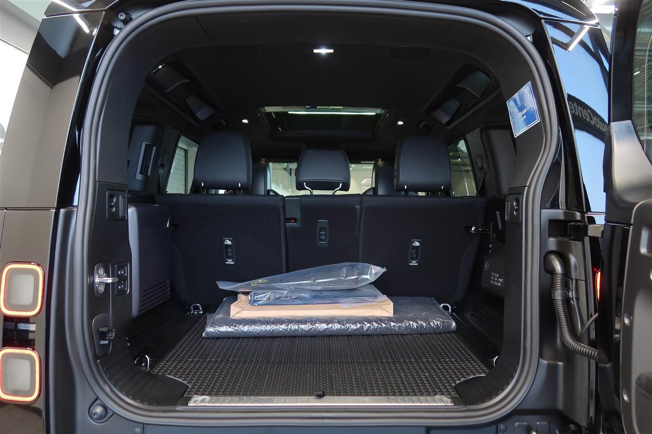 Land Rover Defender 2026