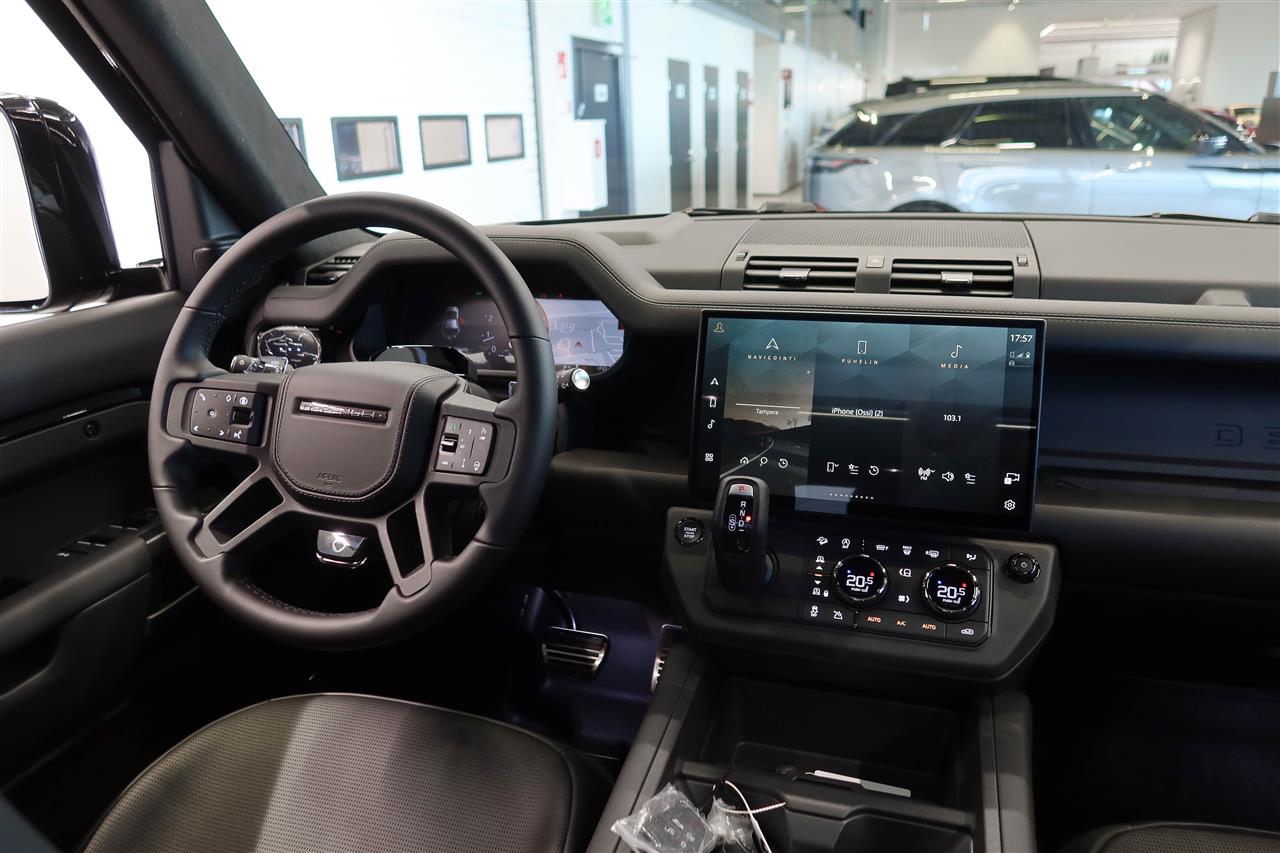 Land Rover Defender 2026