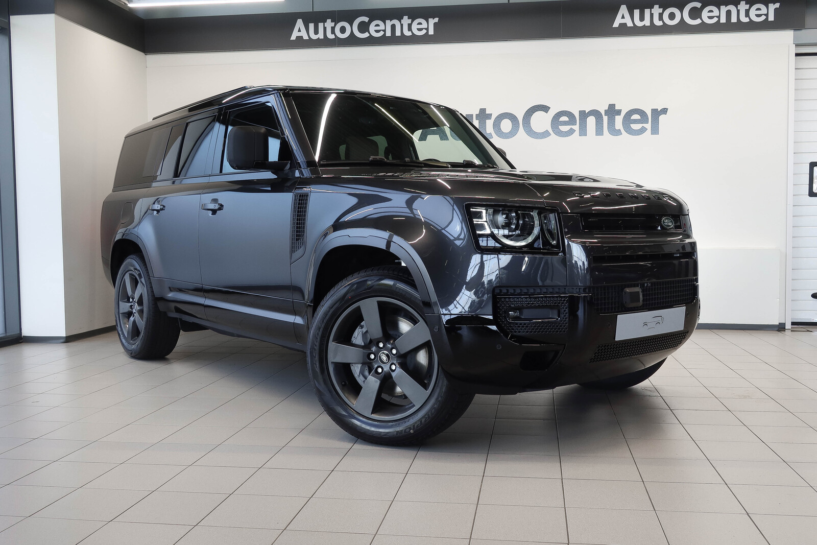 Land Rover Defender 2025