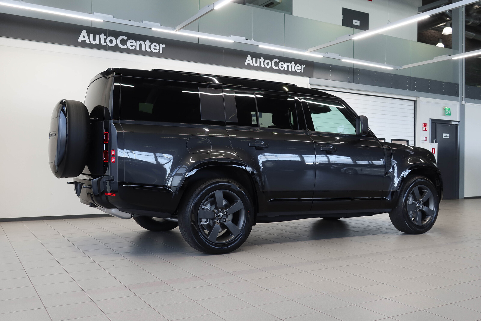 Land Rover Defender 2025