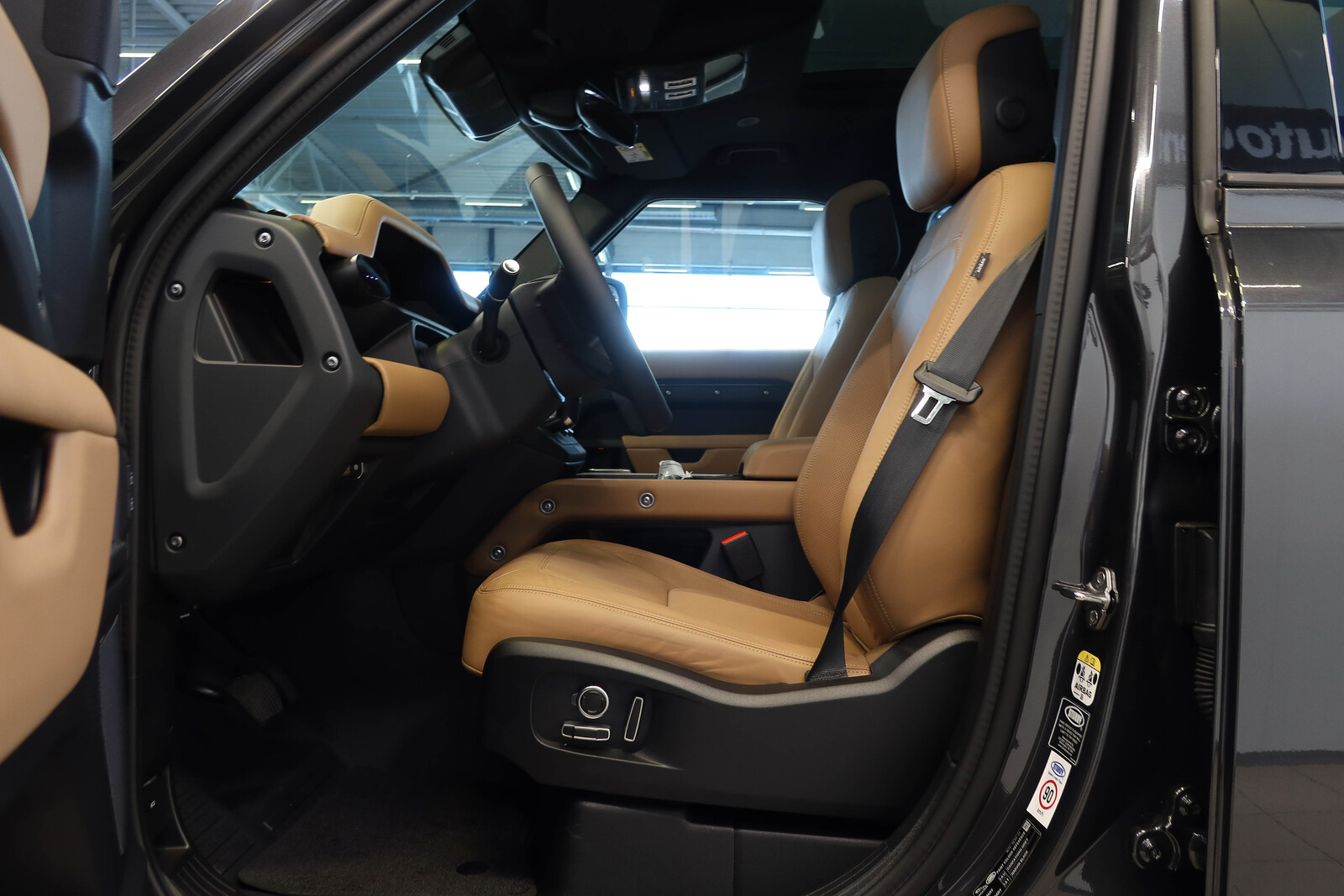 Land Rover Defender 2025