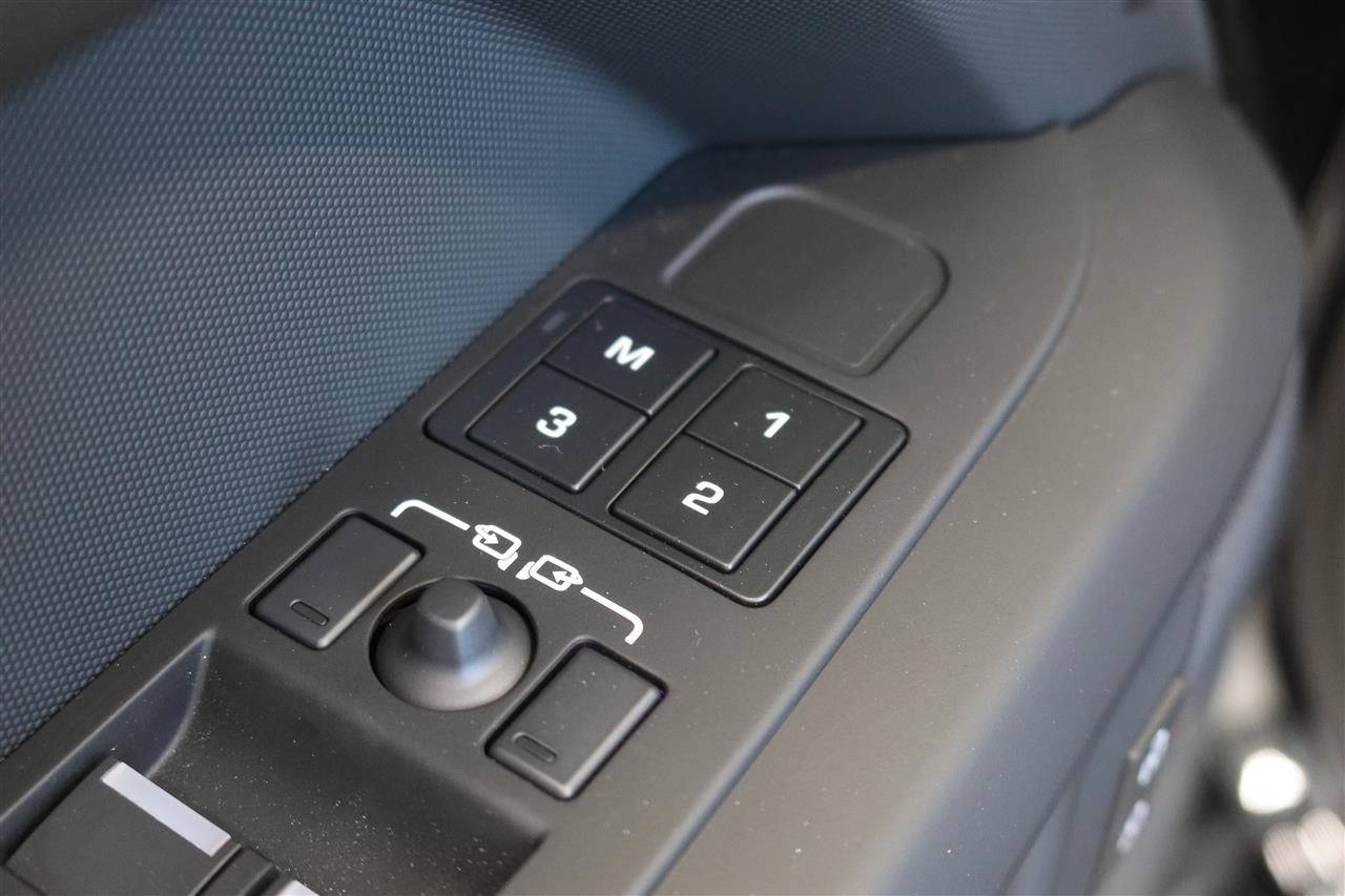 Land Rover Defender 2025